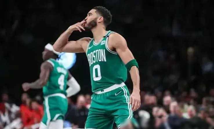 AYX SPORTS-关于塔图姆官方宣布重返赛场新规，西班牙队引发争议！全场沸腾不已的信息