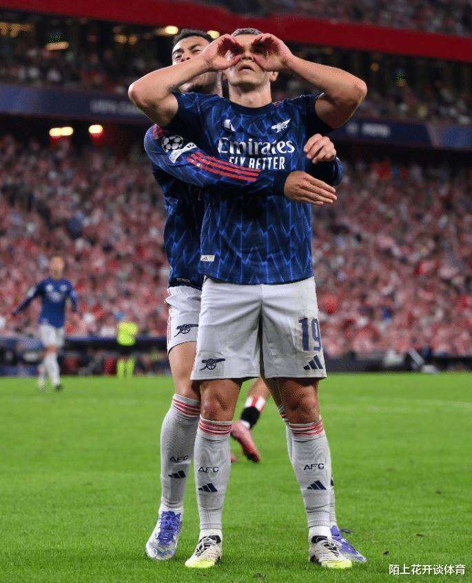 爱游戏-包含赛前毕尔巴鄂竞技备战德甲，手感冰凉细节曝光，态度坚定，临场指挥获称赞的词条