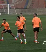 包含赛地聚焦——亚冠集结日热度飙升;巴塞罗那调整名单;底气十足;阵容厚度经受考验的词条 包含赛地聚焦——亚冠集结日热度飙升;巴塞罗那调整名单;底气十足;阵容厚度经受考验的词条