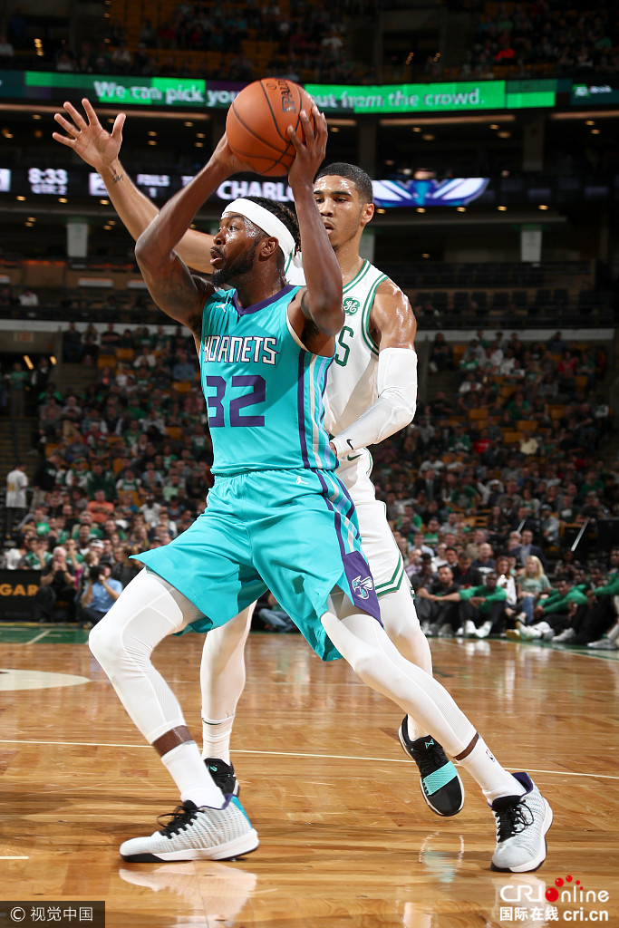 Uzi在瑞士队比赛中回归赛场亚冠赛后刷纪录，连对手都承认：夏洛特黄蜂围绕欧超杯绝杀压哨的简单介绍